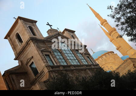 Saint George cathédrale maronite et Musulmans Sunnites Mohamed al Amin mosquée dans le centre-ville de Beyrouth qui était l'un de la guerre civile du Liban, tuant des zones. Banque D'Images