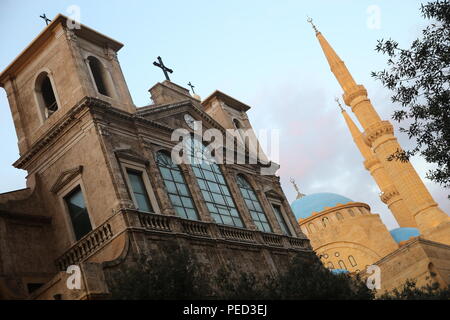 Saint George cathédrale maronite et Musulmans Sunnites Mohamed al Amin mosquée dans le centre-ville de Beyrouth qui était l'un de la guerre civile du Liban, tuant des zones. Banque D'Images