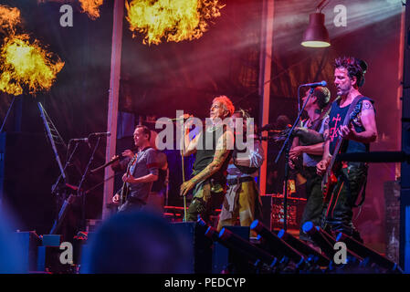 Allemagne, Ebern, Eyrichshhof , château 29 Juillet 2018 - In Extremo : Burgentour 2018 - Open Air - Image : In Extremo jouer a fixé à l'Ršsler Open Air Banque D'Images