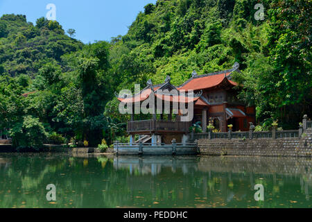 Tempel, Trang An, Ninh Binh, Vietnam Banque D'Images