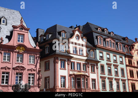 Mayence - ville de Rhénanie-palatinat région d'Allemagne. Vieux maisons décoratives à la place principale de la ville. Banque D'Images