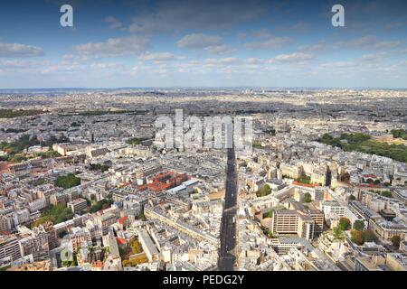 Paris, France - vue aérienne Vue sur la ville avec la Rue de la rue de Rennes Banque D'Images