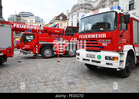 Vienne - 8 SEPTEMBRE : véhicules de lutte contre les incendies le 8 septembre 2011 à Vienne. Du 9 au 11 septembre 2011 sur Feuerwehrfest Festival (Pompiers) a eu lieu Banque D'Images