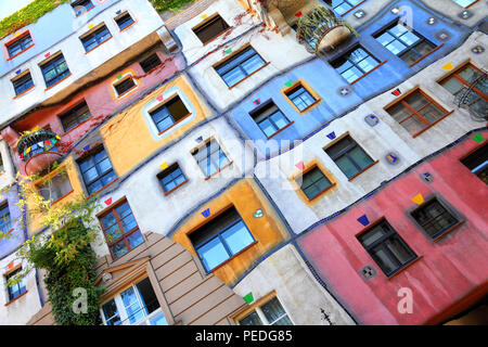 Vienne - 6 SEPTEMBRE : Hundertwasser Haus le 6 septembre 2011 à Vienne. Cet édifice emblématique par le célèbre architecte est l'une des raisons de visiter Vienne. Banque D'Images