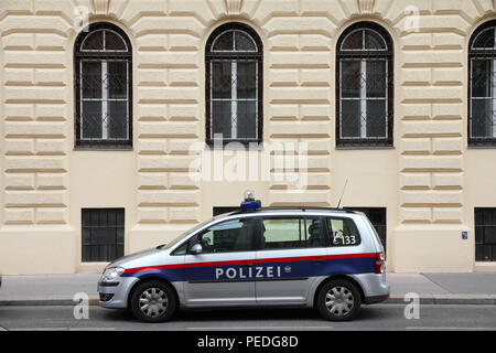 Vienne - 7 SEPTEMBRE : voiture de police fédérale autrichienne le 7 septembre 2011 à Vienne. En 2005, deux grandes forces de police en Autriche - Gendarmerie et Polizei Banque D'Images