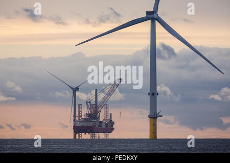 Seajacks Scylla travaillant sur la construction du parc éolien offshore Walney Extension Banque D'Images