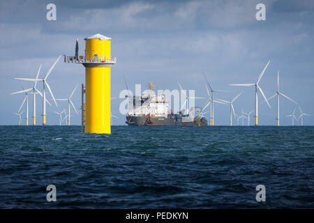 L'installation du câble navire "Ndeavor" travaillant sur l'Extension de parcs offshore Walney Banque D'Images