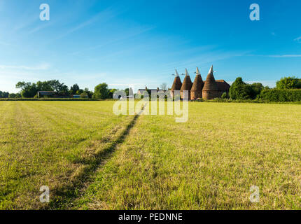 Un four rond quatre oast house dans le village de East Kent Ickham and Well. Banque D'Images