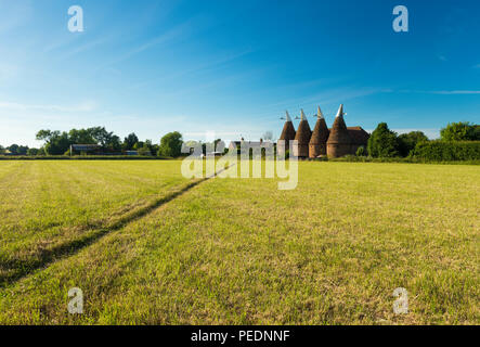 Un four rond quatre oast house dans le village de East Kent Ickham and Well. Banque D'Images