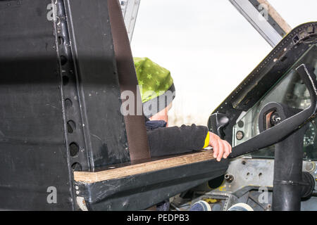 In le cockpit d'un vieux avions à hélice Banque D'Images