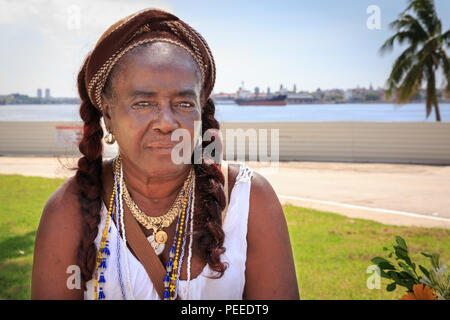 Femme Santeria, Fortune Teller dans la Regla, La Havane, Cuba Banque D'Images