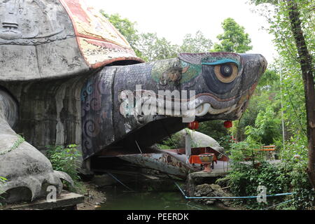 Dans les motifs de la Dragon Temple sont d'autres sites sacrés dont une tortue Temple. Banque D'Images