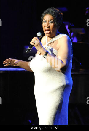 New York, NY - le 15 juin : 'The Queen of Soul' Aretha Franklin joue au Radio City Music Hall le 15 juin 2014 à New York. Crédit : John Palmer/MediaPunch Banque D'Images