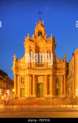 Basilique Baroque della Collegiata au crépuscule, Catane, Sicile, Italie Banque D'Images