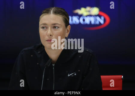 Cinq fois champion du Grand Chelem Maria Sharapova, de la Russie au cours de conférence de presse après son US Open 2017 troisième tour Banque D'Images