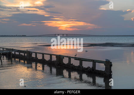 Plage sur la côte du golfe du Texas au lever du soleil Banque D'Images