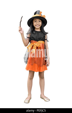 Portrait de petite fille asiatique avec costume et Magic wand isolé sur fond blanc Banque D'Images