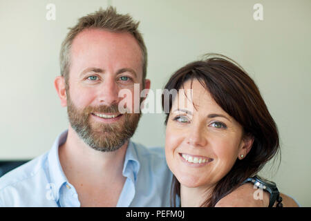 Brother and sister smiling Banque D'Images