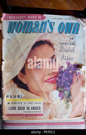 Vintage magazine ; Woman's Own Banque D'Images