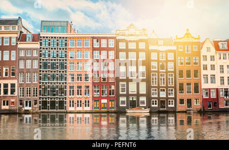 De vieux bâtiments traditionnels à Amsterdam, Pays-Bas Banque D'Images