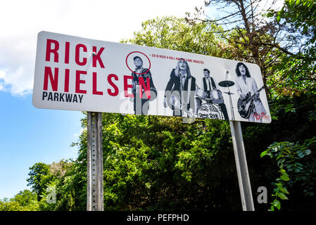 Une plaque de rue pour Rick Nielsen Place à Rockford, Illinois Banque D'Images