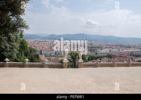 Florence, Toscane / Italie - juin 3, 2018. Florence, Toscane / Italie - juin 3, 2018. sur Florence depuis le jardin Bardini Banque D'Images