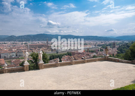 Florence, Toscane / Italie - juin 3, 2018. Florence, Toscane / Italie - juin 3, 2018. sur Florence depuis le jardin Bardini Banque D'Images