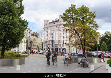 Vue de la place à l'UNII Lubelskiej quartier Mokotow à Varsovie du plac Unii Shopping Center Galery Banque D'Images