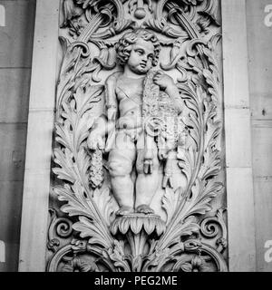 Pierre sculptée à l'extérieur de l'hôtel de ville de Leeds, Headrow, Leeds, West Yorkshire, Royaume-Uni Banque D'Images