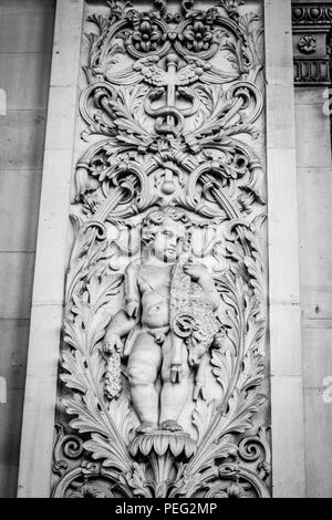 Pierre sculptée à l'extérieur de l'hôtel de ville de Leeds, Headrow, Leeds, West Yorkshire, Royaume-Uni Banque D'Images