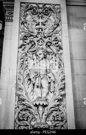 Pierre sculptée à l'extérieur de l'hôtel de ville de Leeds, Headrow, Leeds, West Yorkshire, Royaume-Uni Banque D'Images