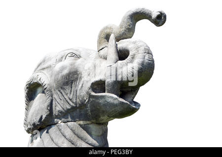 Ancienne statue de l'éléphant aux thermes de Dioclétien (Thermae Diocletiani) à Rome. Italie Banque D'Images