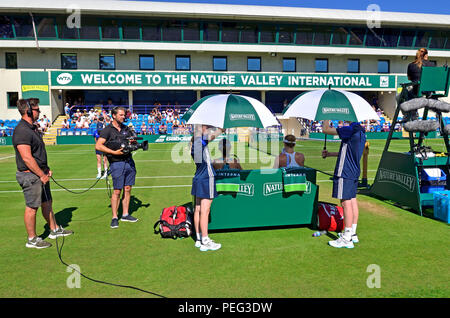 1 Cour du Devonshire Park au Lawn Tennis Club, Eastbourne, au cours de la Nature Valley International, 2018. En double dames (Gabriela Dabrowski / Xu Yifan) Banque D'Images