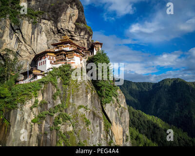 Vue panoramique sur le Monastère de nid du tigre au Bhoutan Banque D'Images