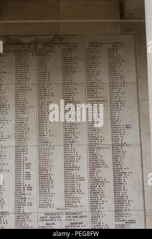 Listes des soldats qui sont morts dans d'Ypres à Menin Gate memorial y compris Kings Shropshire Light Infantry et Middlesex Regiment Banque D'Images