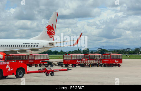 Chiang Mai, Thaïlande - Jun 22, 2016. Un Boeing 737 avion de Lion Air accostage à l'aéroport de Chiang Mai (cnx). Banque D'Images