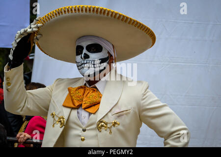 Mexico, Mexique, ; 1er novembre 2015 : portrait d'un charro mexicain mariachi déguisé lors de la célébration de la Journée des morts à Mexico Banque D'Images