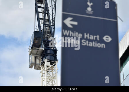 White Hart Lane, Londres, Royaume-Uni. 15 août 2018. Tottenham Hotspur nouveau stade de White Hart Lane est ouverture retardée en raison de problèmes de sécurité. Crédit : Matthieu Chattle/Alamy Live News Banque D'Images