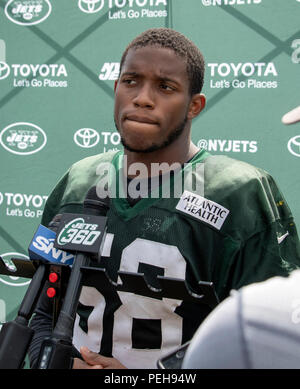 Richmond, États-Unis d'Amérique. Août 14, 2018. New York Jets linebacker Darron Lee (58) répond aux journalistes après avoir participé à un camp de formation commune pratique avec les Redskins de Washington au Redskins de Washington Bon Secours Centre de formation à Richmond, en Virginie, le Mardi, Août 14, 2018. Credit : Ron Sachs/CNP (restriction : NO New York ou le New Jersey Journaux ou journaux dans un rayon de 75 km de la ville de New York) | Conditions de crédit dans le monde entier : dpa/Alamy Live News Banque D'Images