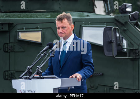 Pologne, Varsovie : Mariusz Blaszczak, ministre polonais de la Défense, lors de son discours lors de la cérémonie de la Journée des forces armées polonaises. Banque D'Images