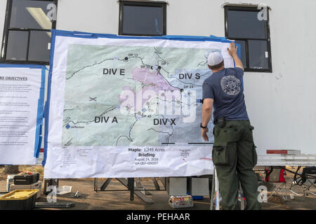 Shelton, Washington DC, USA. 15 août 2018. Camp de base de l'incendie et les opérations de l'incendie dans l'érable Shelton Washington. Pris avec l'accès des médias et un pio 15 août 2018 escorte Crédit : Shawna Whelan/Alamy Live News Banque D'Images