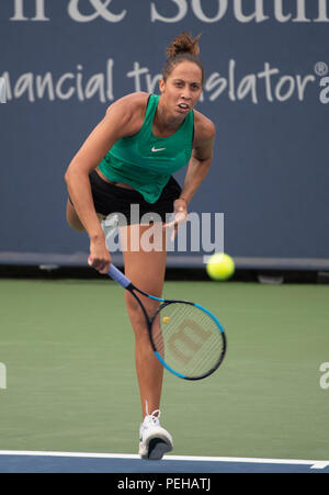 Mason, Ohio, USA. 15 août 2018. 15 août 2018 : Les clés de Madison (USA) défait Camila Giorgi (ITA) 6-2, 6-2, à l'Ouest et le Sud de l'ouvrir aux Lindner Family Tennis Center à Mason, en Ohio. © Leslie Billman/Tennisclix/CSM Crédit : Cal Sport Media/Alamy Live News Banque D'Images