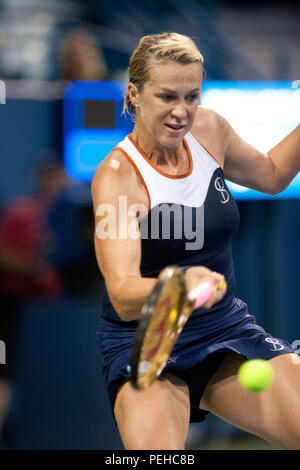 Cincinnati, OH, USA. Août 15, 2018. Open de tennis de l'Ouest et du Sud, Cincinnati, OH - Cincinnati, Ohio, USA. Août 15, 2018. Anastasia Pavlyuchenkova en action contre Angelique Kerber dans le tournoi de tennis de l'Ouest et du Sud qui s'est tenue à Cincinnati. - Photo par Wally Nell/ZUMA Press Crédit : Wally Nell/ZUMA/Alamy Fil Live News Banque D'Images