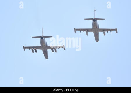 Avions Alca a volé au-dessus de l'église Saint-Jean-Népomucène Hluboka nad Vltavou avant les funérailles de Kamil Benes, l'un des trois soldats tchèques qui sont morts dans un attentat-suicide en Afghanistan le 5 août, aujourd'hui, le jeudi, 16 août, 2018. La cérémonie funéraire est également assisté par le chef de cabinet Ales Opata. Les trois soldats tués sera enterré avec les honneurs militaires, Requiem et vols d'aéronefs. Les trois hommes ont servi au bataillon mécanisé dans la région de Tabor, La Bohême du sud. Les soldats sont morts alors qu'ils patrouillaient dans les environs de la base militaire de Bagram, dans la province de Parwan. La semaine dernière, la défense Banque D'Images