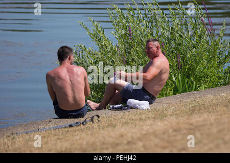 Les amateurs de soleil et les familles profitent du beau temps à Ruislip Lido à Hillingdon. Avec : Atmosphère, voir Où : London, England, United Kingdom Quand : le 15 Juil 2018 Credit : Wheatley/WENN Banque D'Images