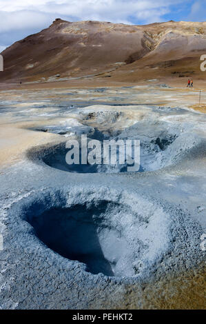 Ou Hverarond Namaskard, une zone volcanique adjacent à la route 1 près du lac Mývatn, en Islande Banque D'Images