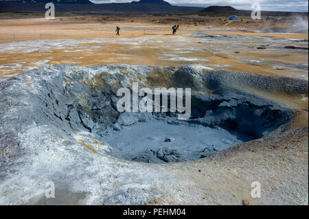 Ou Hverarond Namaskard, une zone volcanique adjacent à la route 1 près du lac Mývatn, en Islande Banque D'Images