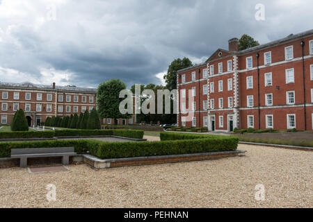 La péninsule historique Square à Winchester, Hampshire, au Royaume-Uni, à l'origine une caserne militaire, maintenant des appartements privés et des musées militaires Banque D'Images