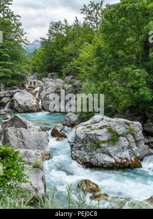 La vallée de la rivière Valbona, partie de la Valbona National Park, dans le nord-est de l'Albanie, Banque D'Images