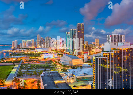 Miami, Floride, USA aerial skyline at Dusk. Banque D'Images